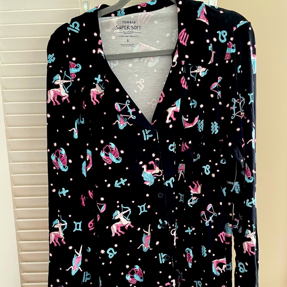 NWT- Torrid. Super soft zodiac sleep shirt size 3 (22-24)